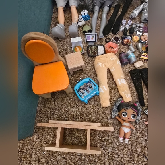 Rainbow Shadow High Doll Set with Accessories - Picture 5 of 5